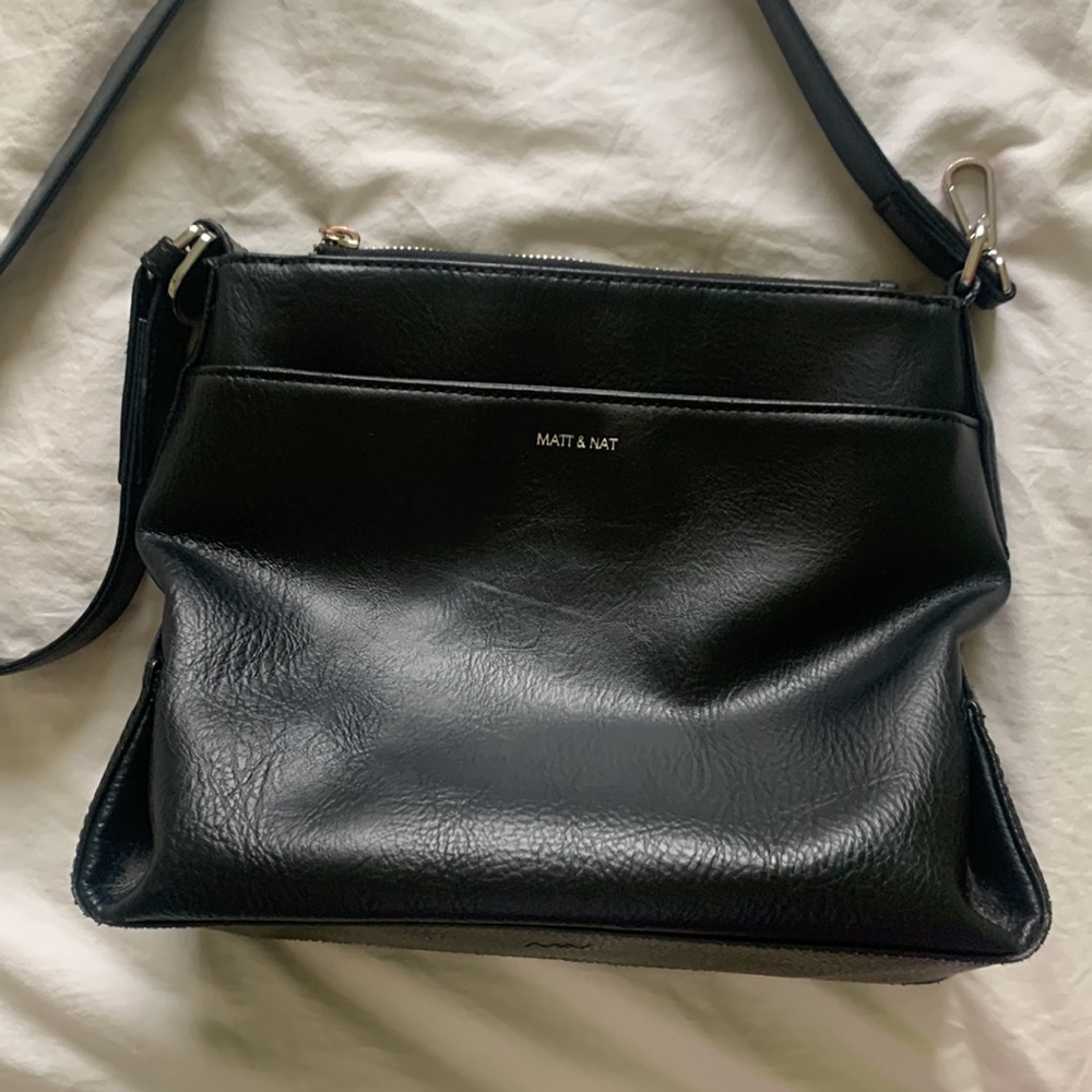 EUC Matt & Nat Shoulder Bag
